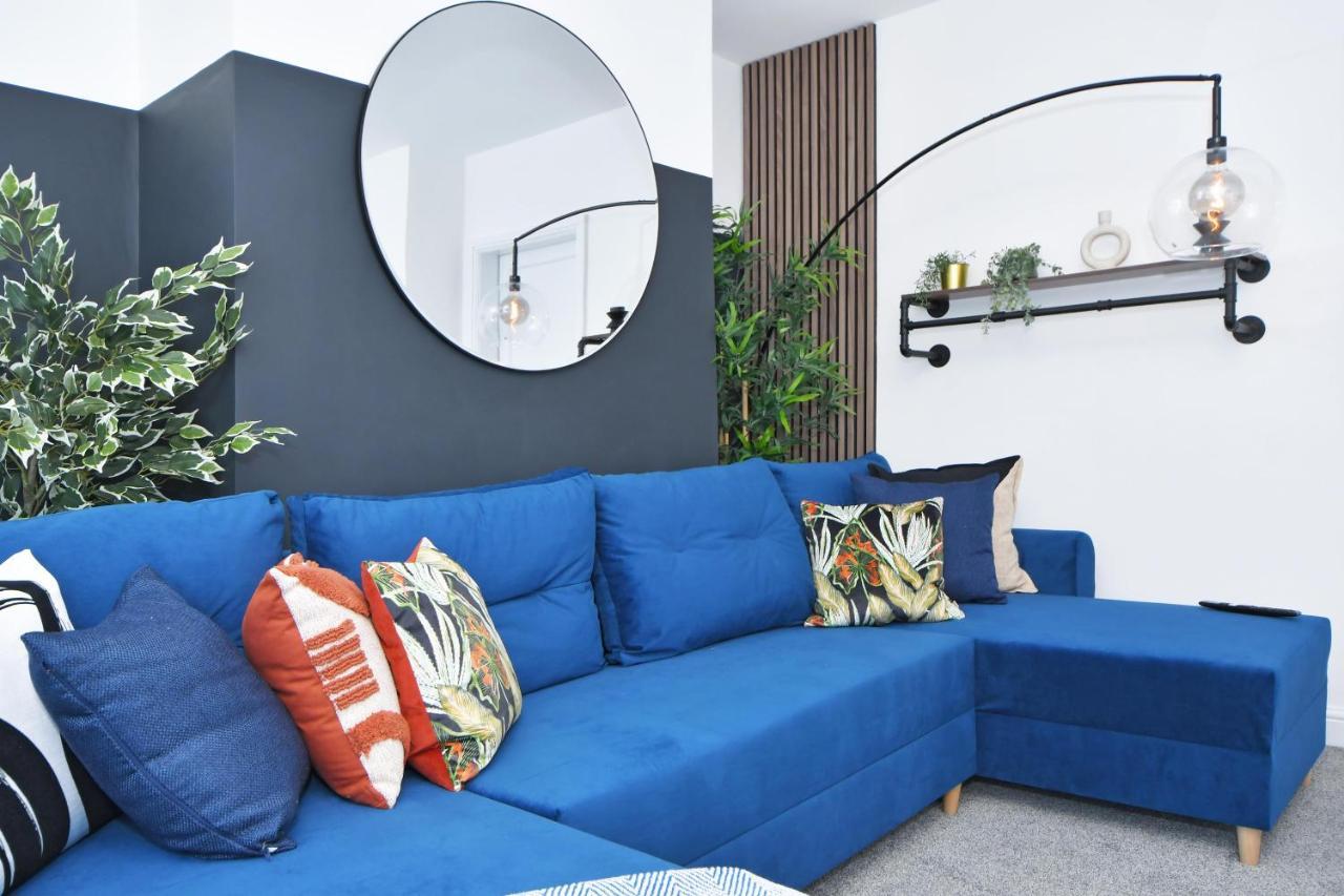 Lily House By Yourstays - Cosy 3 Bedroom House In Crewe Bagian luar foto